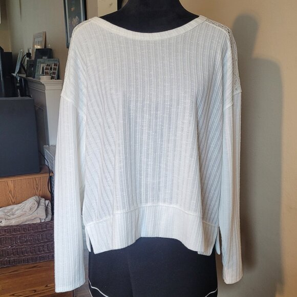 Francesca’s‎ White Textured Long Sleeve Top - Picture 1 of 5